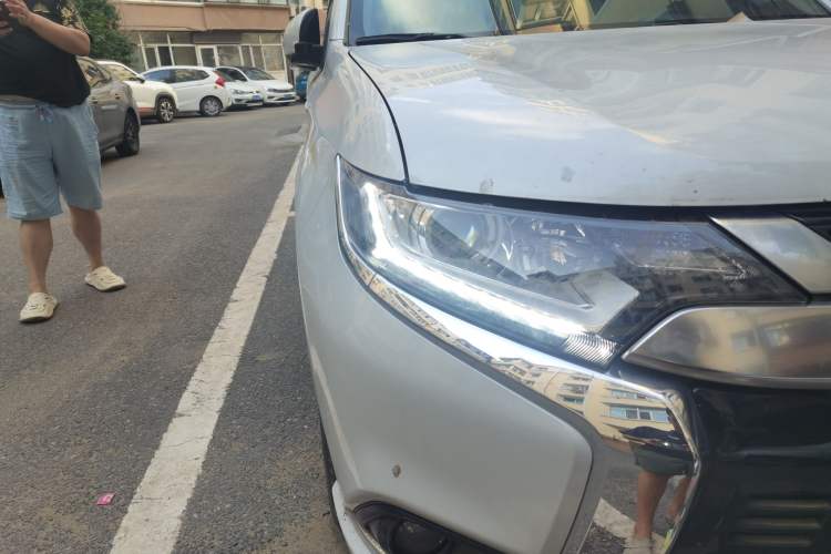 Used Mitsubishi Outlander 2021 2.0L Two-Wheel Drive Comfort Edition 5 Seats Right Front Headlight