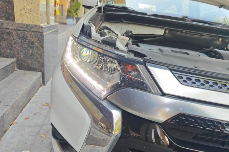 Used Mitsubishi Outlander 2021 2.0L Two-Wheel Drive Comfort Edition 5 Seats Right Front Headlight