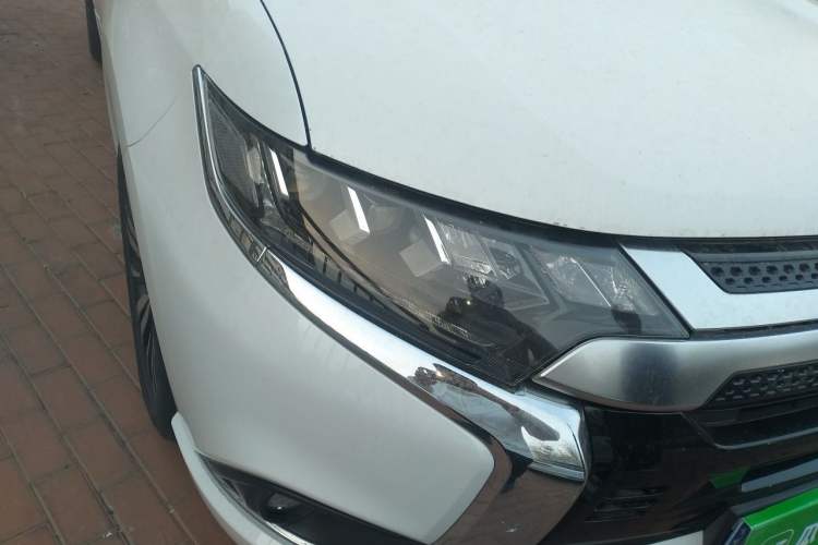 Used Mitsubishi Outlander 2021 2.4L 4x4 Zhi Xiang Edition 7 Seats Right Front Headlight