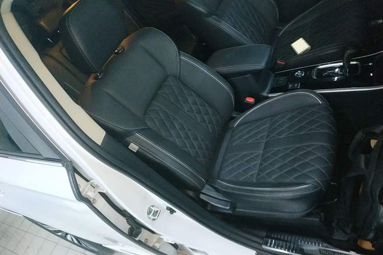 Used Mitsubishi Outlander 2021 2.4L 4x4 Zhi Xiang Edition 7 Seats Right Front Seat