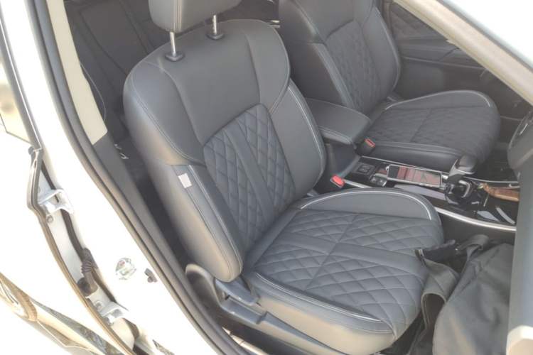 Used Mitsubishi Outlander 2021 2.4L 4x4 DynaDrive Edition 5 Seats Right Front Seat