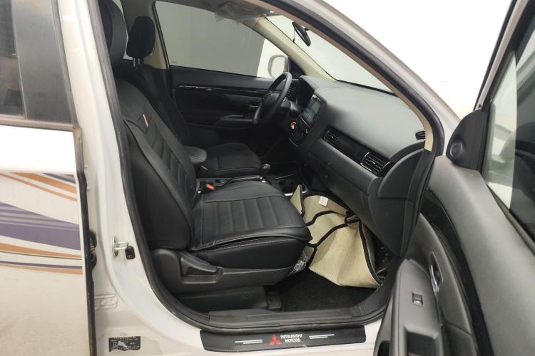 Used Mitsubishi Outlander 2021 Revised Version 2.0L Two-Wheel Drive Comfort Edition 5 Seats Right Front Seat