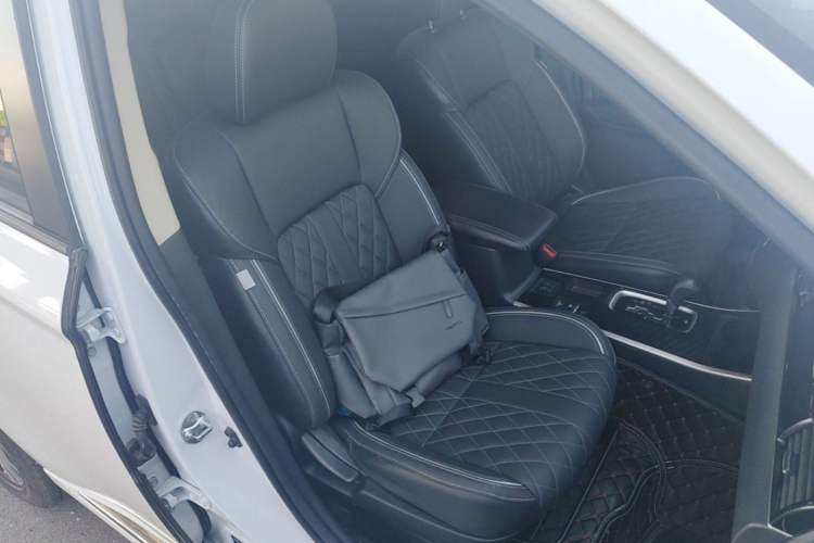 Used Mitsubishi Outlander 2021 2.0L Two-Wheel Drive Comfort Edition 5 Seats Right Front Seat