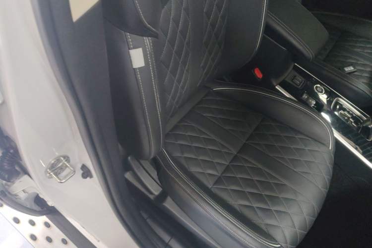 Used Mitsubishi Outlander 2021 2.4L 4x4 Zhi Xiang Edition 7 Seats Right Front Seat