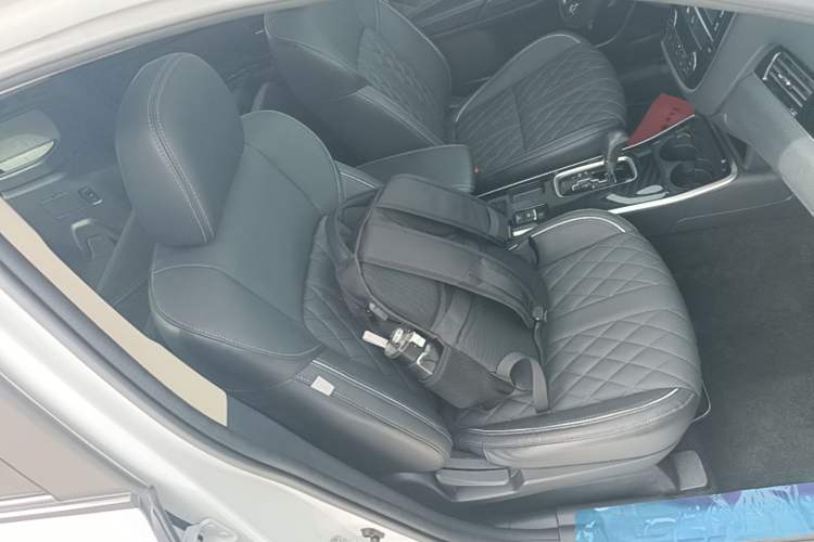 Used Mitsubishi Outlander 2021 2.0L Two-Wheel Drive Comfort Edition 5 Seats Right Front Seat