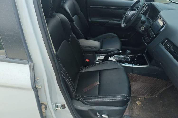 Used Mitsubishi Outlander 2021 Revised Version 2.0L Two-Wheel Drive Comfort Edition 5 Seats Right Front Seat