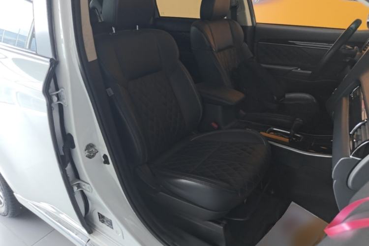 Used Mitsubishi Outlander 2021 2.0L Two-Wheel Drive Comfort Edition 5 Seats Right Front Seat
