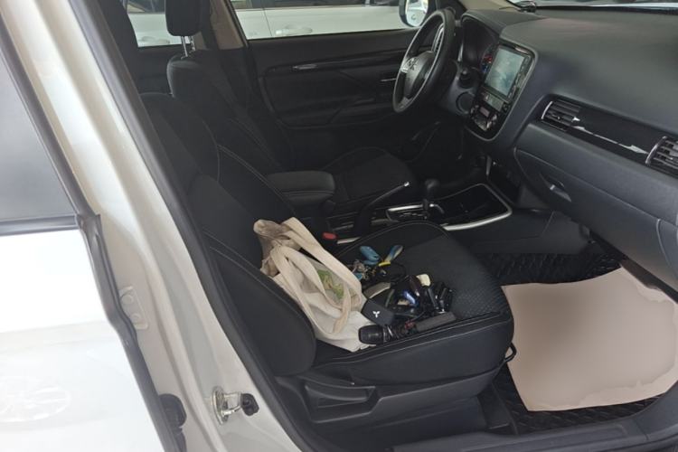 Used Mitsubishi Outlander 2021 2.0L Two-Wheel Drive Comfort Edition 5 Seats Right Front Seat