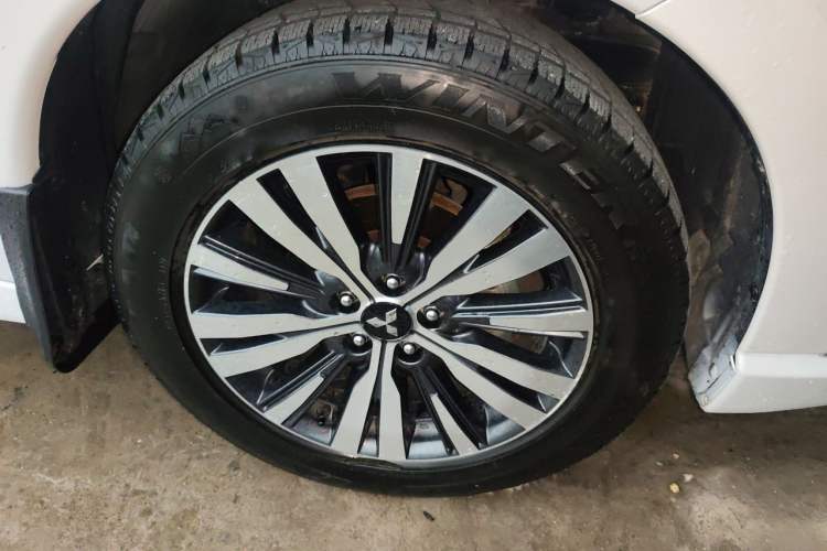 Used Mitsubishi Outlander 2021 2.0L Two-Wheel Drive Comfort Edition 5 Seats Right Front Wheel Hub