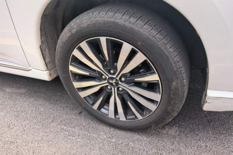 Used Mitsubishi Outlander 2021 2.0L Two-Wheel Drive Comfort Edition 5 Seats Right Front Wheel Hub