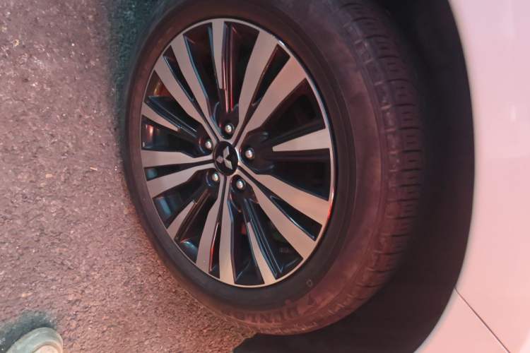 Used Mitsubishi Outlander 2021 2.0L Two-Wheel Drive Comfort Edition 5 Seats Right Front Wheel Hub
