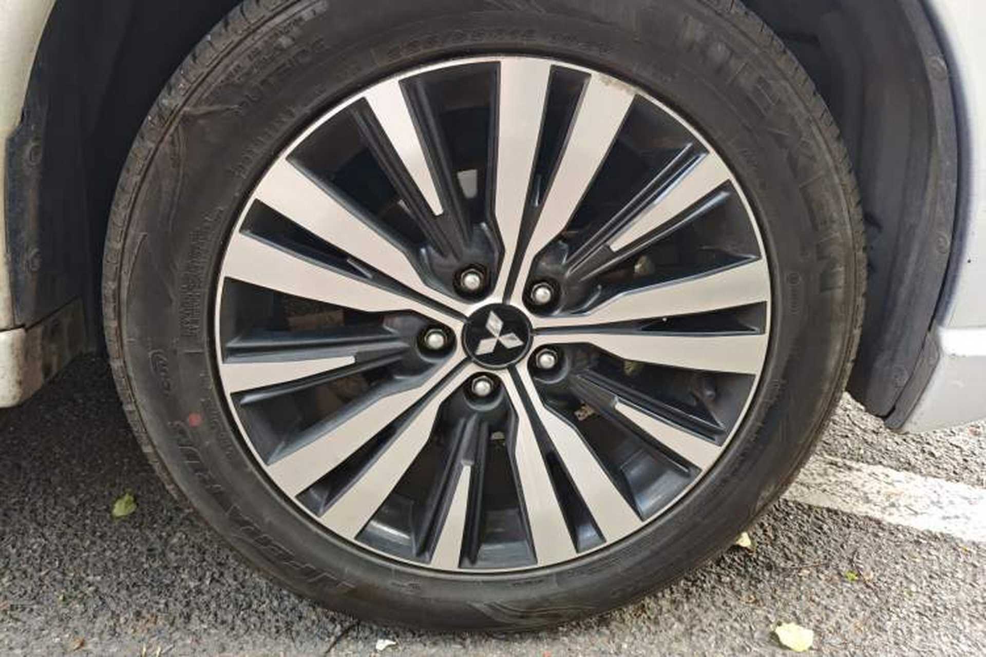 Used Mitsubishi Outlander 2021 2.0L Two-Wheel Drive Comfort Edition 5 Seats Right Front Wheel Hub