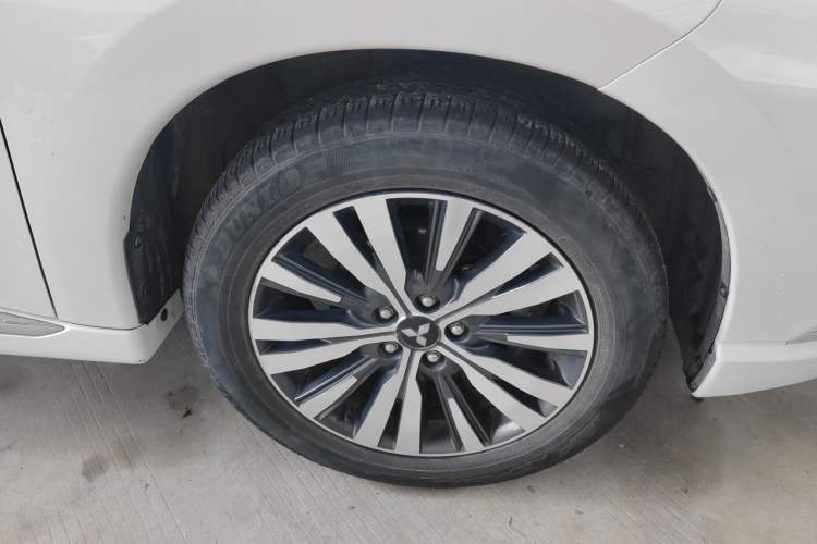 Used Mitsubishi Outlander 2021 Revised Version 2.0L Two-Wheel Drive Enjoyment Edition 5 Seats Right Front Wheel Hub