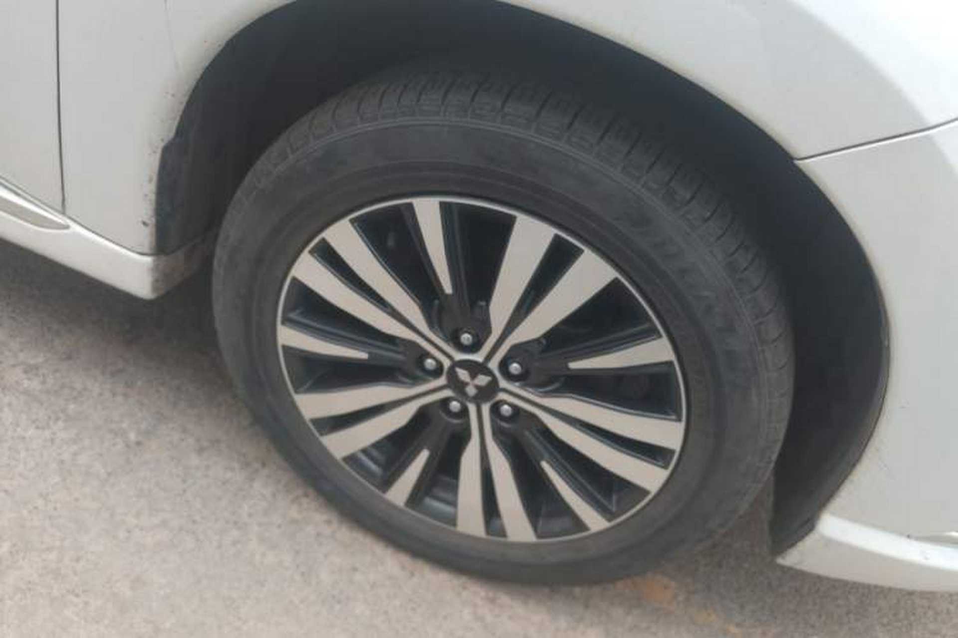 Used Mitsubishi Outlander 2021 2.0L Two-Wheel Drive Comfort Edition 5 Seats Right Front Wheel Hub