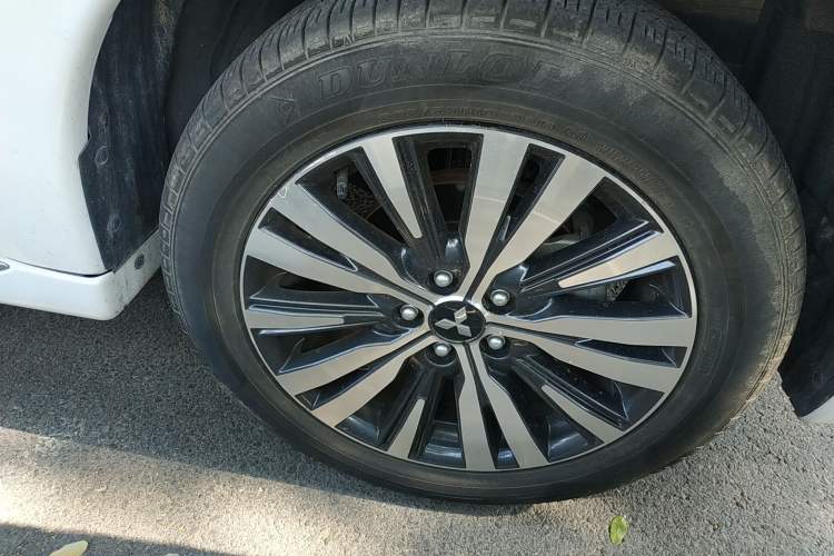 Used Mitsubishi Outlander 2021 2.0L Two-Wheel Drive Comfort Edition 5 Seats Right Front Wheel Hub