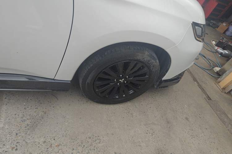 Used Mitsubishi Outlander  Right Front Wheel Hub