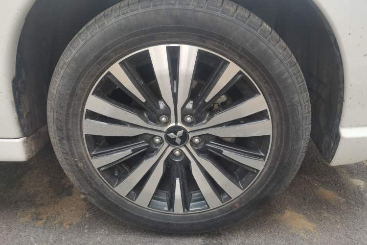 Used Mitsubishi Outlander 2021 Revised Version 2.0L Two-Wheel Drive Enjoyment Edition 5 Seats Right Front Wheel Hub