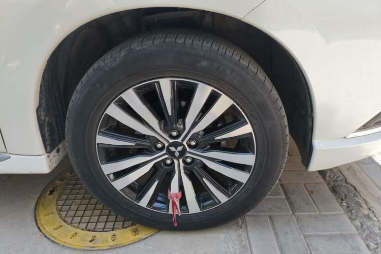 Used Mitsubishi Outlander 2021 Revised Version 2.0L Two-Wheel Drive Enjoyment Edition 5 Seats Right Front Wheel Hub