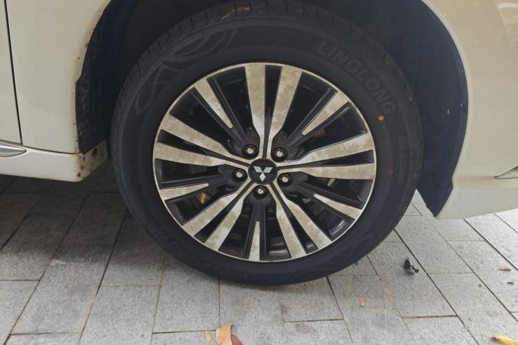 Used Mitsubishi Outlander 2021 2.0L Two-Wheel Drive Comfort Edition 5 Seats Right Front Wheel Hub