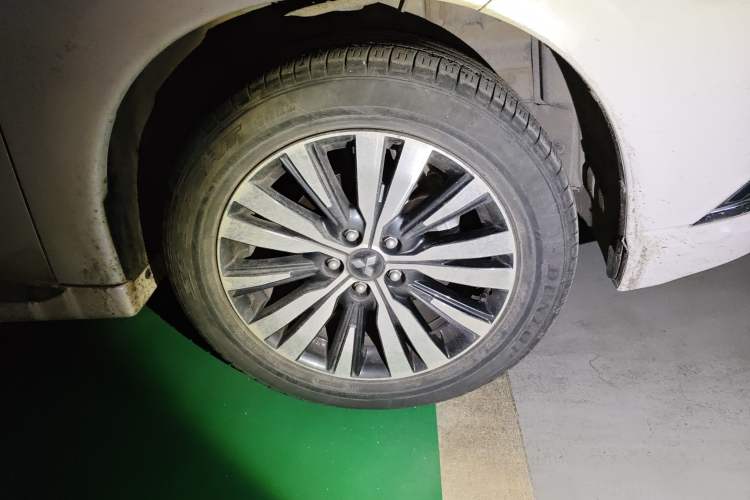 Used Mitsubishi Outlander 2021 2.0L Two-Wheel Drive Comfort Edition 5 Seats Right Front Wheel Hub