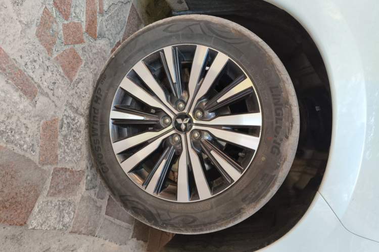 Used Mitsubishi Outlander 2021 Revised Version 2.0L Two-Wheel Drive Comfort Edition 5 Seats Right Front Wheel Hub