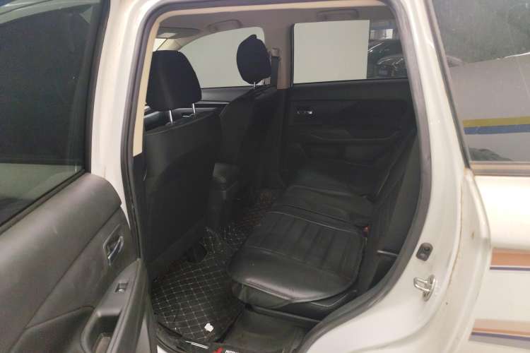 Used Mitsubishi Outlander 2021 Revised Version 2.0L Two-Wheel Drive Comfort Edition 5 Seats Right Rear Seat