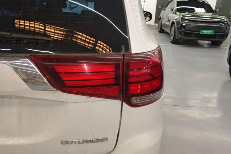 Used Mitsubishi Outlander 2021 Revised Version 2.0L Two-Wheel Drive Comfort Edition 5 Seats Right Rear Taillight