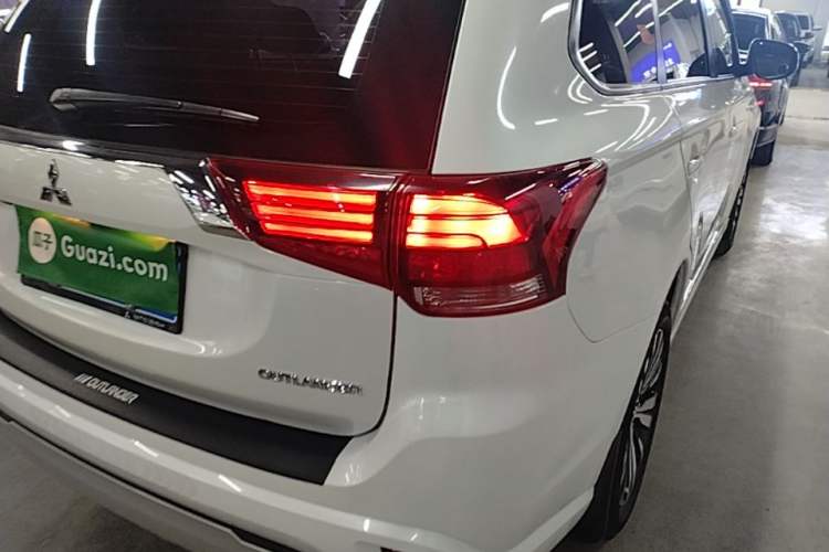 Used Mitsubishi Outlander 2021 Revised Version 2.0L Two-Wheel Drive Comfort Edition 5 Seats Right Rear Taillight