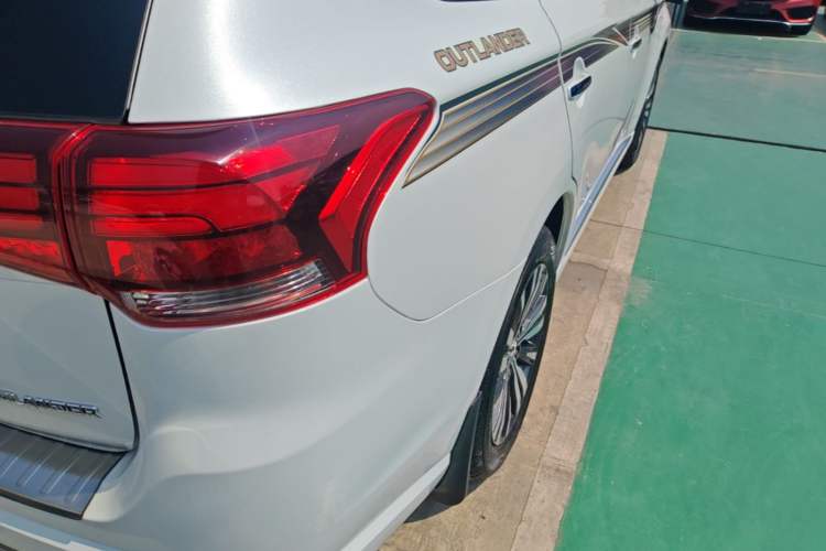 Used Mitsubishi Outlander 2021 Revised Version 2.0L Two-Wheel Drive Comfort Edition 5 Seats Right Rear Taillight