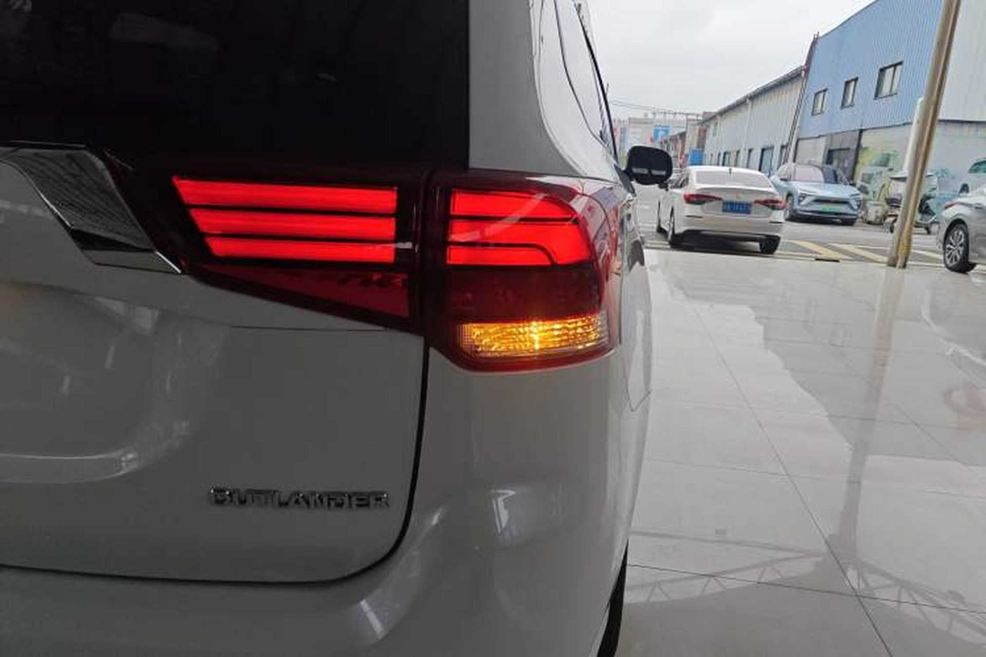 Used Mitsubishi Outlander 2021 2.0L Two-Wheel Drive Comfort Edition 5 Seats Right Rear Taillight