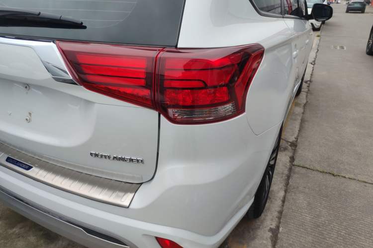 Used Mitsubishi Outlander 2021 Revised Version 2.0L Two-Wheel Drive Comfort Edition 5 Seats Right Rear Taillight