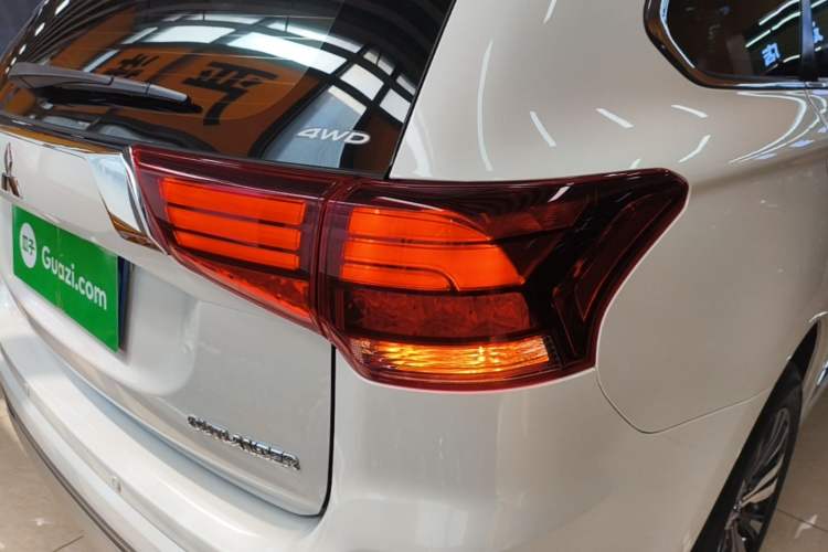 Used Mitsubishi Outlander 2021 2.4L 4x4 Zhi Xiang Edition 7 Seats Right Rear Taillight