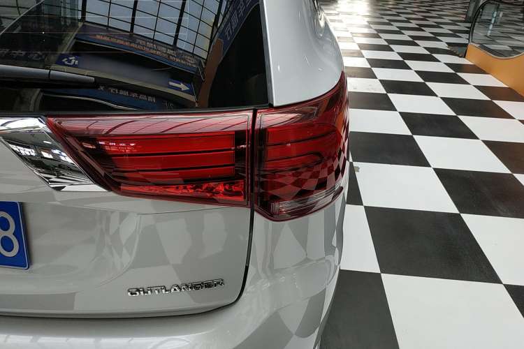 Used Mitsubishi Outlander 2021 Revised Version 2.0L Two-Wheel Drive Comfort Edition 5 Seats Right Rear Taillight