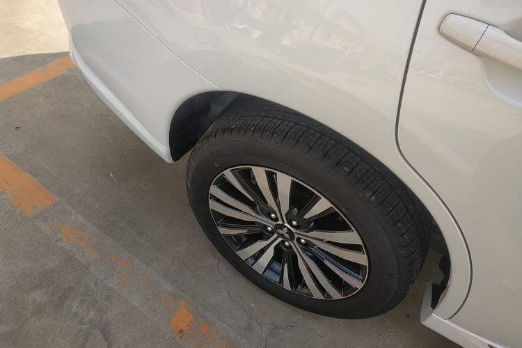Used Mitsubishi Outlander 2021 Revised Version 2.0L Two-Wheel Drive Comfort Edition 5 Seats Right Rear Wheel Hub