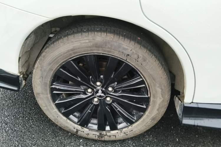 Used Mitsubishi Outlander 2021 2.4L 4x4 DynaDrive Edition 5 Seats Right Rear Wheel Hub