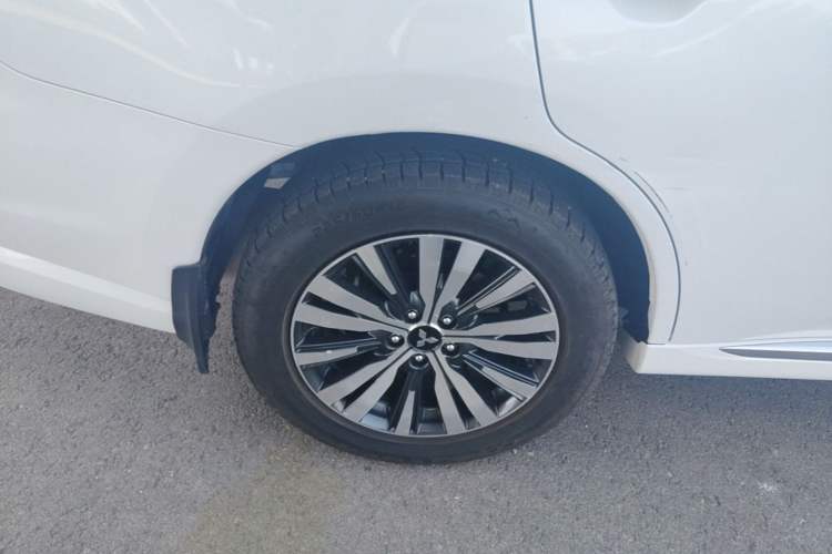 Used Mitsubishi Outlander 2021 2.0L Two-Wheel Drive Comfort Edition 5 Seats Right Rear Wheel Hub