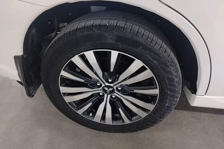 Used Mitsubishi Outlander 2021 Revised Version 2.0L Two-Wheel Drive Comfort Edition 5 Seats Right Rear Wheel Hub