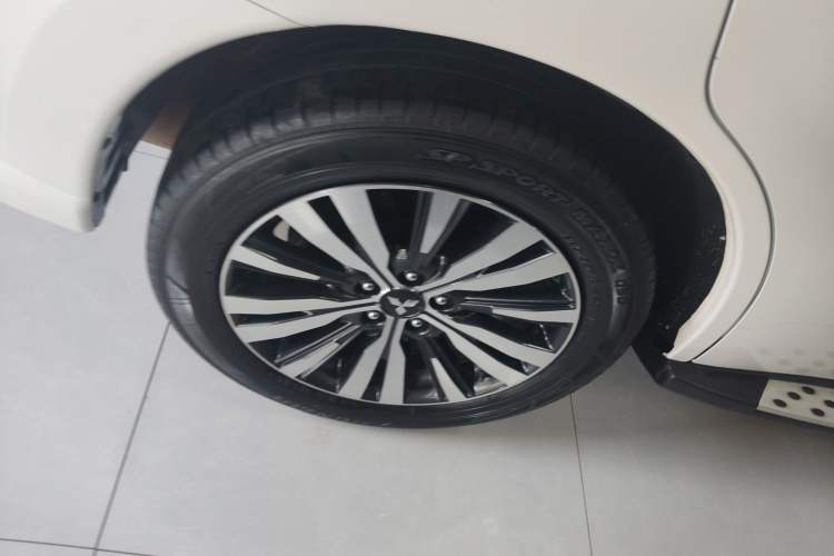 Used Mitsubishi Outlander 2021 2.4L 4x4 Zhi Xiang Edition 7 Seats Right Rear Wheel Hub