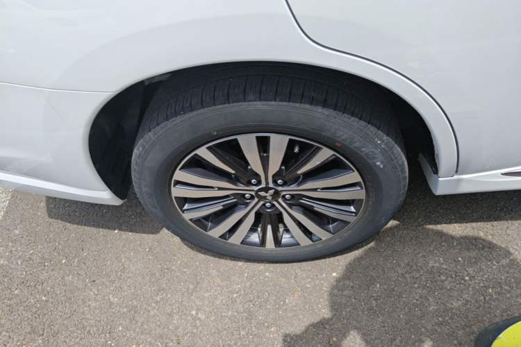 Used Mitsubishi Outlander 2021 Revised Version 2.0L Two-Wheel Drive Comfort Edition 5 Seats Right Rear Wheel Hub