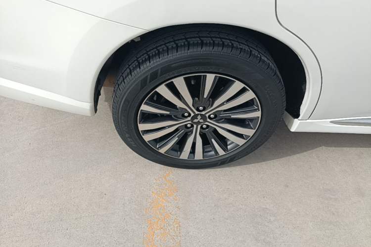 Used Mitsubishi Outlander 2021 2.0L Two-Wheel Drive Comfort Edition 5 Seats Right Rear Wheel Hub