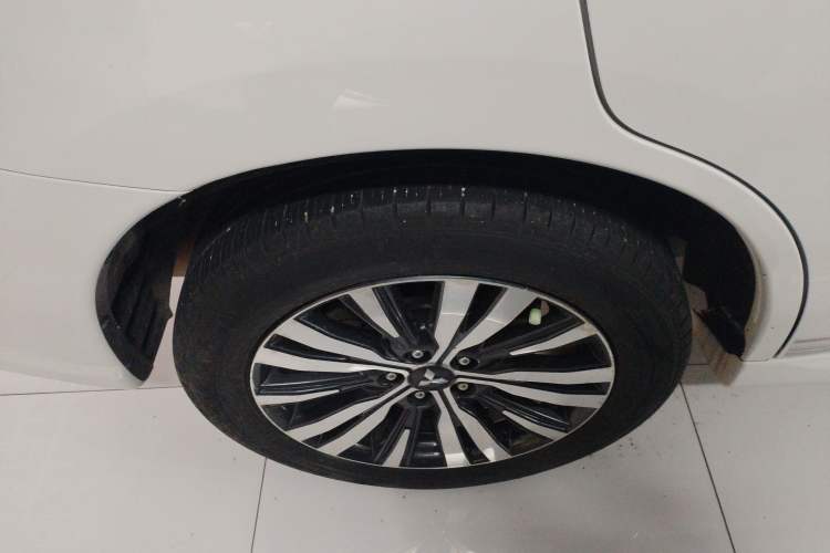 Used Mitsubishi Outlander 2021 Revised Version 2.0L Two-Wheel Drive Comfort Edition 5 Seats Right Rear Wheel Hub