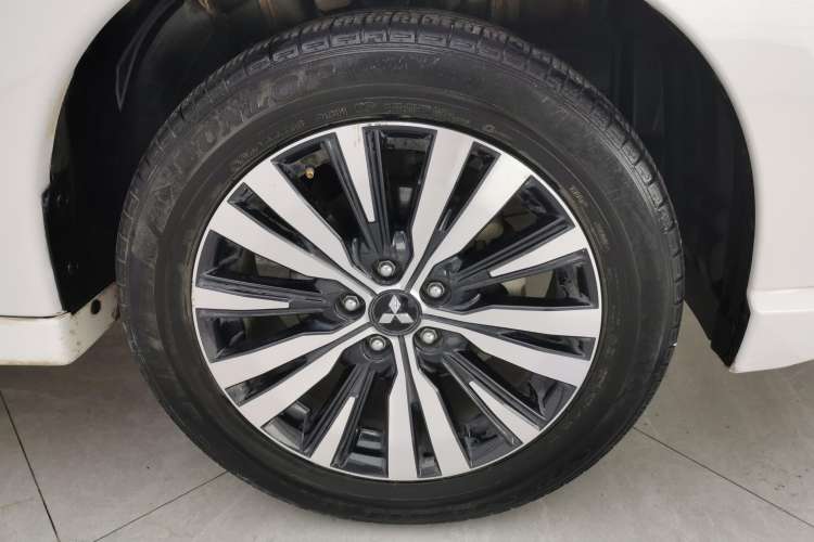 Used Mitsubishi Outlander 2021 Revised Version 2.0L Two-Wheel Drive Comfort Edition 5 Seats Right Rear Wheel Hub