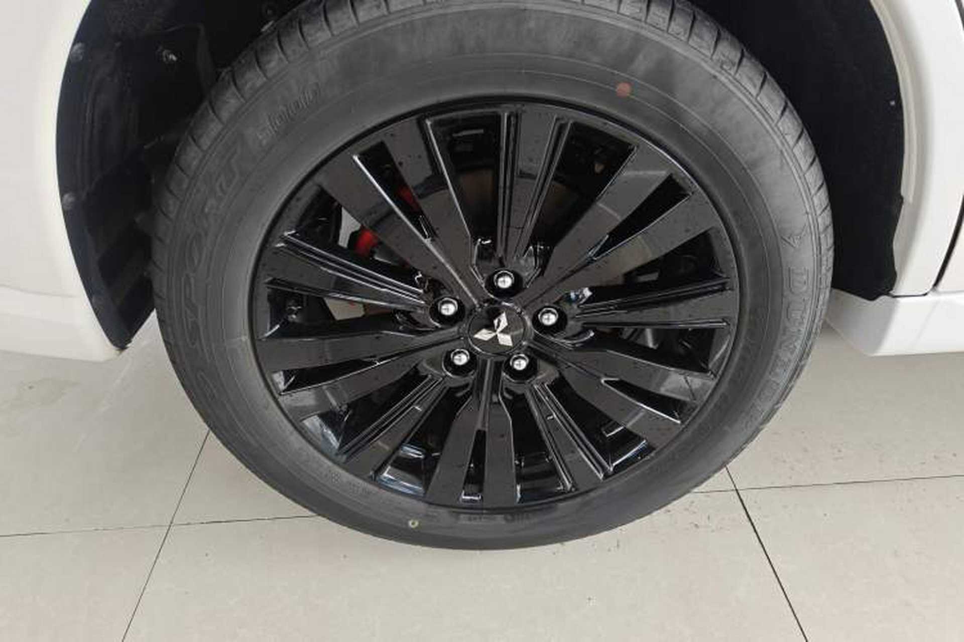 Used Mitsubishi Outlander 2021 2.0L Two-Wheel Drive Comfort Edition 5 Seats Right Rear Wheel Hub