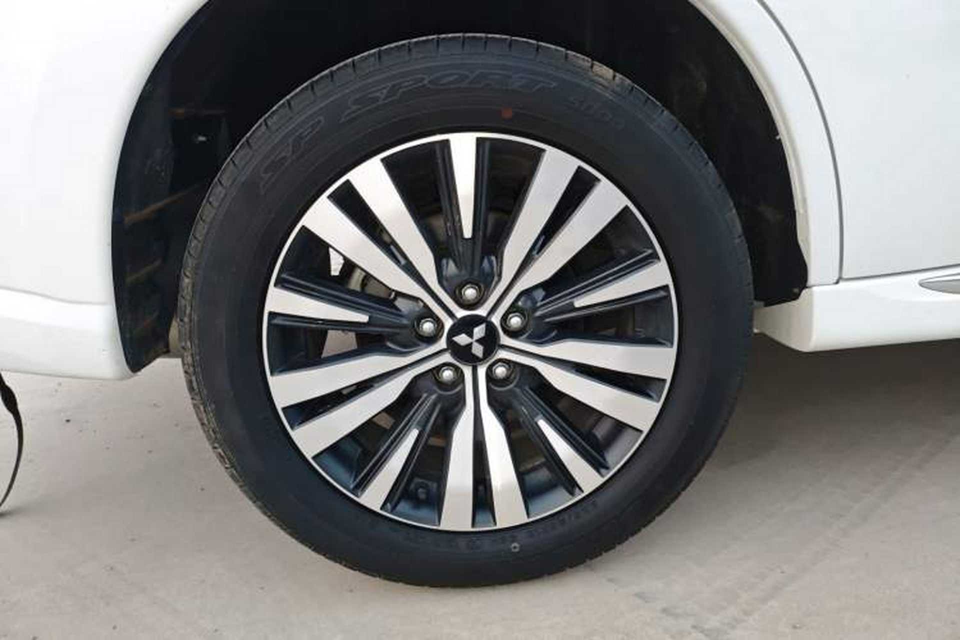 Used Mitsubishi Outlander 2021 Revised Version 2.0L Two-Wheel Drive Comfort Edition 5 Seats Right Rear Wheel Hub