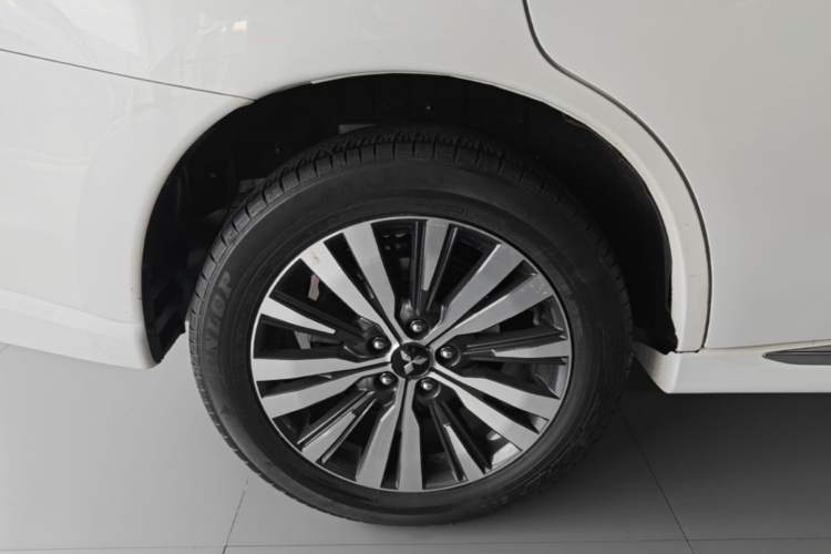 Used Mitsubishi Outlander 2021 2.0L Two-Wheel Drive Comfort Edition 5 Seats Right Rear Wheel Hub