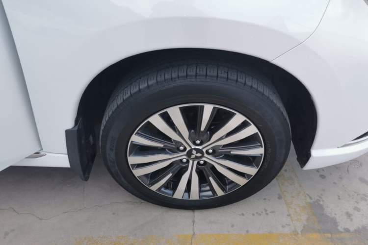 Used Mitsubishi Outlander 2021 2.0L Two-Wheel Drive Comfort Edition 5 Seats Right Rear Wheel Hub