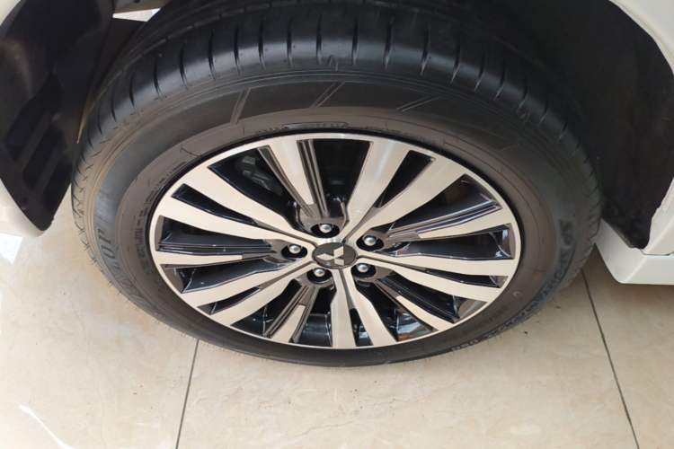 Used Mitsubishi Outlander 2021 2.4L 4x4 Zhi Xiang Edition 7 Seats Right Rear Wheel Hub