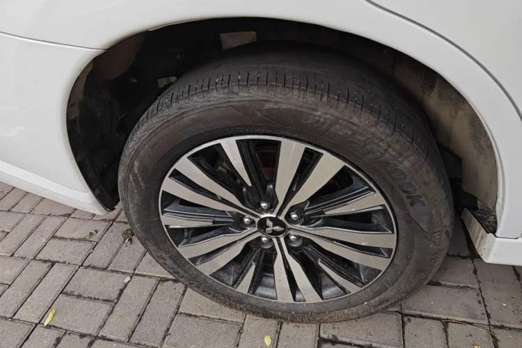 Used Mitsubishi Outlander 2021 Revised Version 2.0L Two-Wheel Drive Comfort Edition 5 Seats Right Rear Wheel Hub