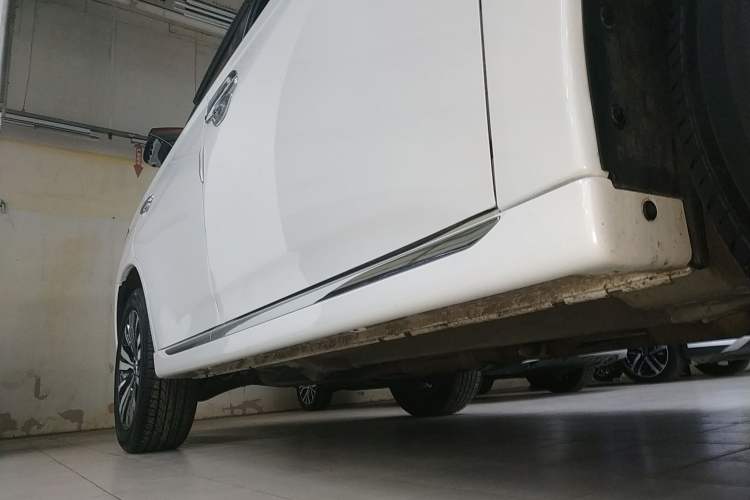 Used Mitsubishi Outlander 2021 2.4L 4x4 Zhi Xiang Edition 7 Seats Right Side Sill