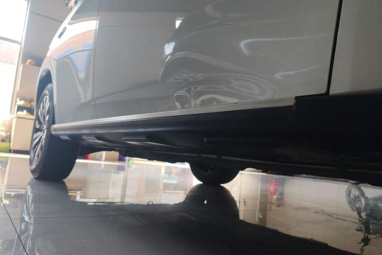 Used Mitsubishi Outlander 2021 2.4L 4x4 Zhi Xiang Edition 7 Seats Right Side Sill